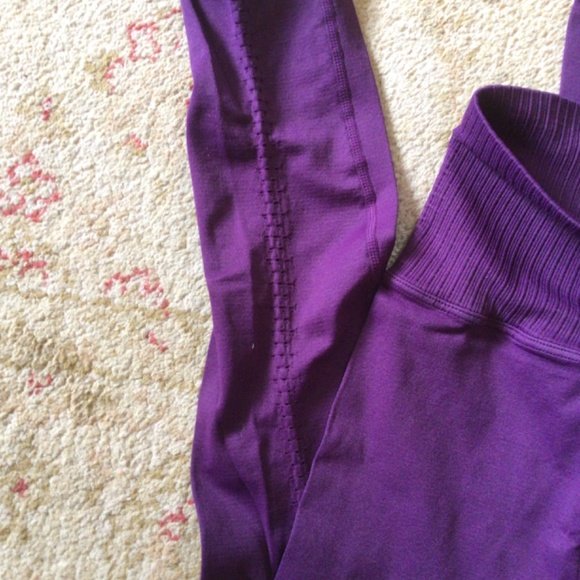 Free People Good Karma HR 7/8 Legging in Eggplant sz XS/S NWOT - Picture 7 of 13